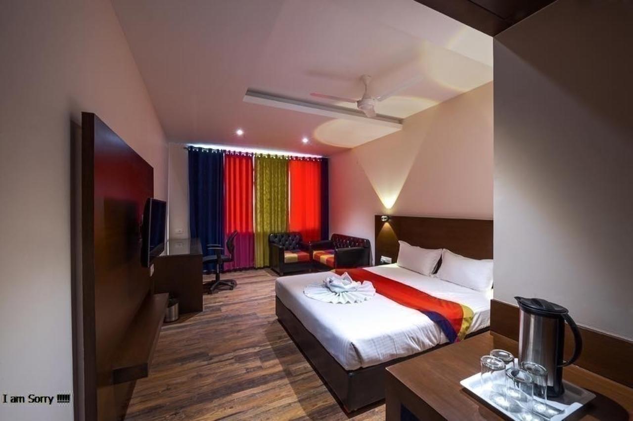 Hotel Atharva اوجاين المظهر الخارجي الصورة