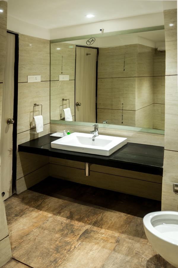 Hotel Atharva اوجاين المظهر الخارجي الصورة