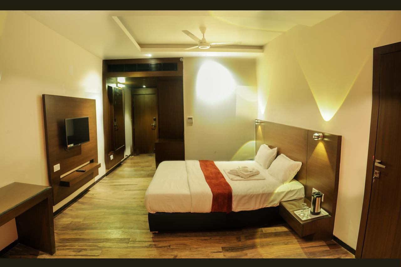 Hotel Atharva اوجاين المظهر الخارجي الصورة